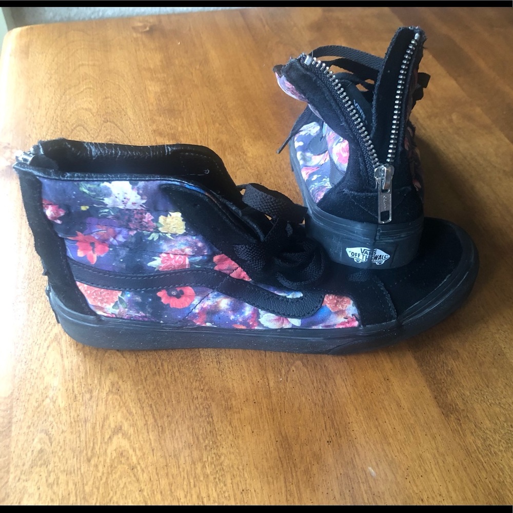 Vans Women’s 8 galaxy floral SK8-Hi zipper back